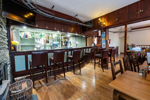 Grapes Hotel, Bar & Restaurant Snowdonia Nr Zip World酒廊或酒吧区