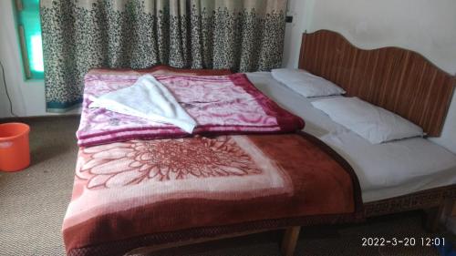 Zam Zam palace pahalgam客房内的一张或多张床位