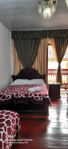 Bonsai Hotel Salamina Caldas客房内的一张或多张床位