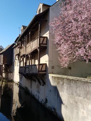 蒙塔日La maison Virginie log 1 à 2 pers charmant hyper centre parking linge wifi proximité lac canal piscine的相册照片