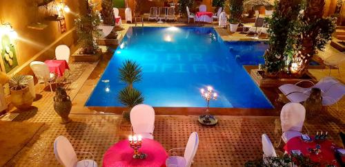 扎古拉里亚德达尔索菲安酒店的享有酒店游泳池的顶部景色