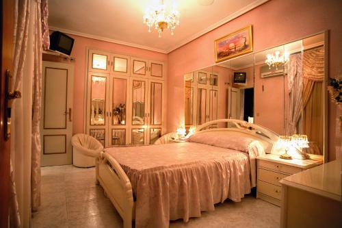 Hotel La Moraleda - Complejo Las Delicias客房内的一张或多张床位