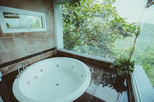The Skyview Hòa Bình的一间浴室