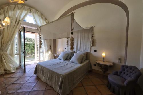 Casa Raiola Ercolano Luxury Rooms & Spa客房内的一张或多张床位