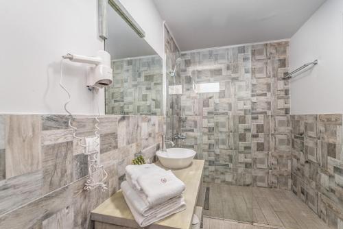 Ianos Bay的一间浴室