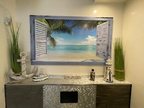 萨尔雷Luxury Beachhouse Apartment Boa Vista的浴室设有海景窗户。