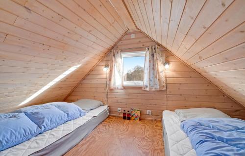 Toftum Bjerge Camping & Cottages客房内的一张或多张床位