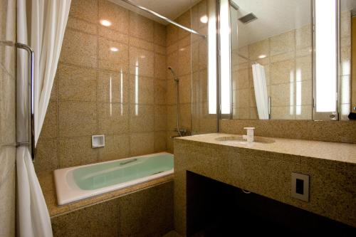鱼半日式旅馆的一间浴室