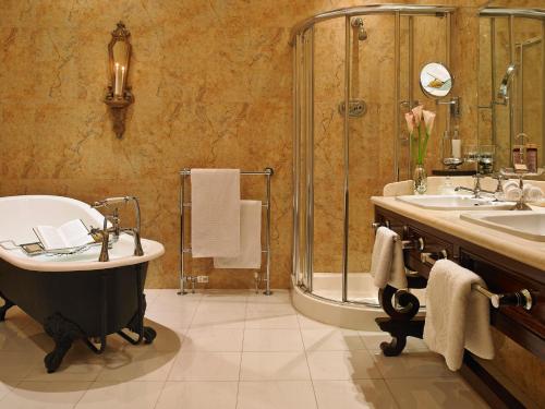 基拉尼南部格瑞特酒店的一间浴室