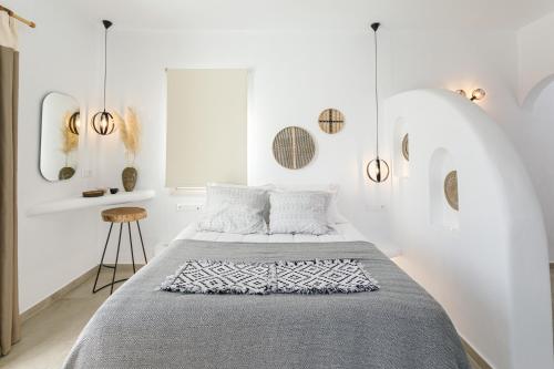 Naxos Earth Suites客房内的一张或多张床位