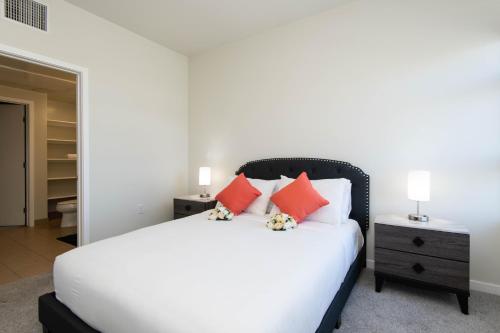 ViewPoint Suites客房内的一张或多张床位