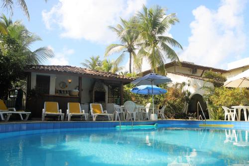 Casa das Ondas Guarajuba内部或周边的泳池