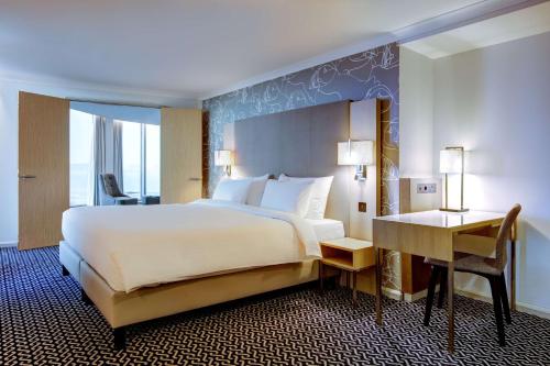泽西水滨丽笙酒店客房内的一张或多张床位