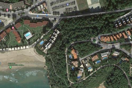 塔拉戈纳Villa Flamante的城市地图,有道路和海滩