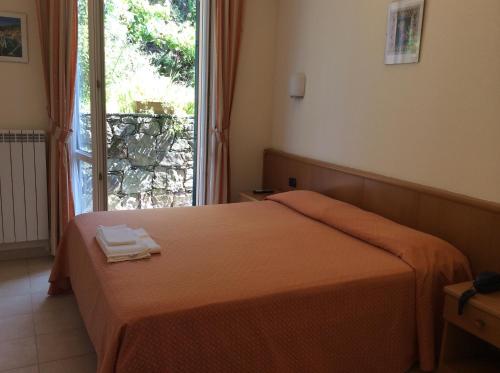 伊尔萨拉瑟诺酒店客房内的一张或多张床位