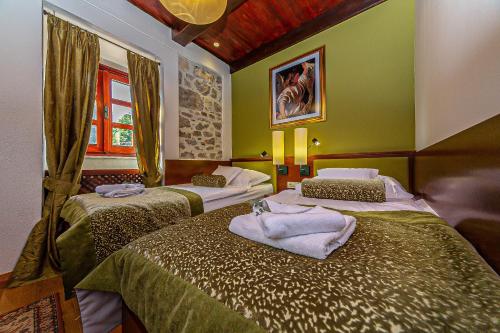 Heritage Hotel & Estate Raznjevica Dvori AD 1307客房内的一张或多张床位