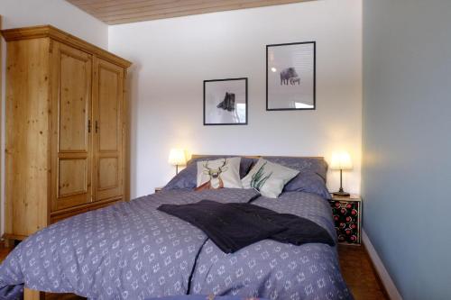 SchwarzWild - Ferienwohnung und Ferienzimmer客房内的一张或多张床位