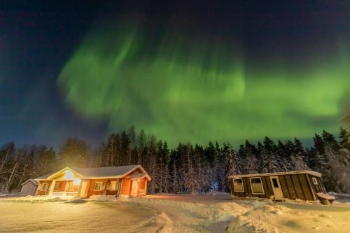 Old Pine Husky Lodge