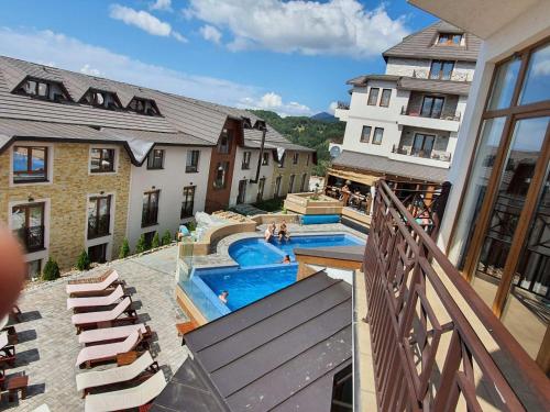 L&N Apartmani Kopaonik-Milmari Resort内部或周边的泳池