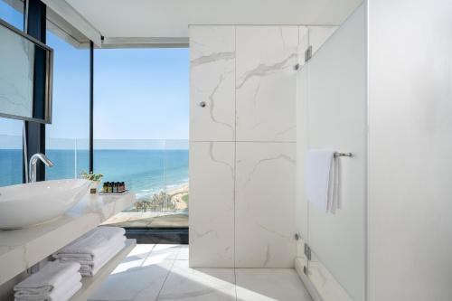 Vert Lagoon Netanya By AFI Hotels的一间浴室