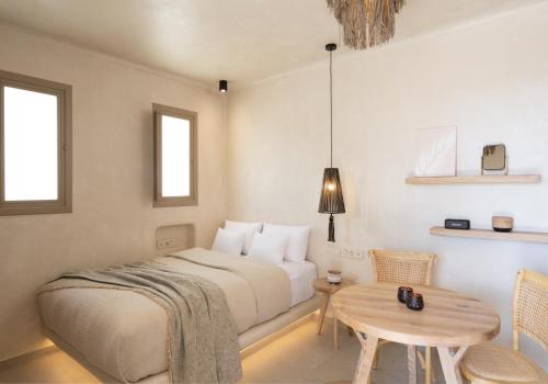 Areos Luxury Suites客房内的一张或多张床位