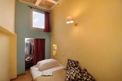 Hotel Cardinal of Florence - recommended for ages 25 to 55客房内的一张或多张床位