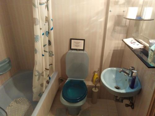 Filyra Homestay (Όμορφο δωμάτιο σε σπίτι)的一间浴室