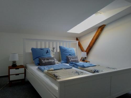 Ferienwohnungen Ribnitz-Damgarten (FR)客房内的一张或多张床位