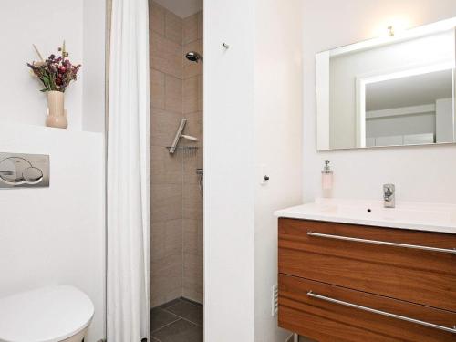 Apartment Bogense LXI的一间浴室