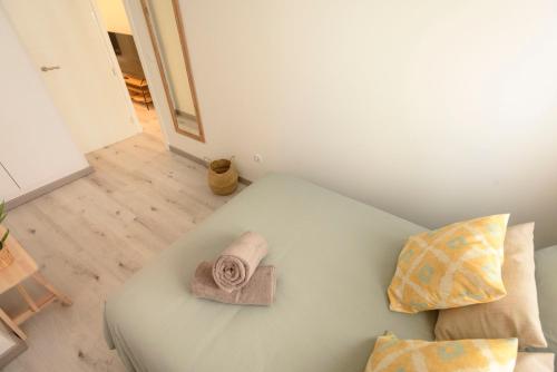 Tarifa Twins Apartamento de lujo con Piscina y wifi客房内的一张或多张床位