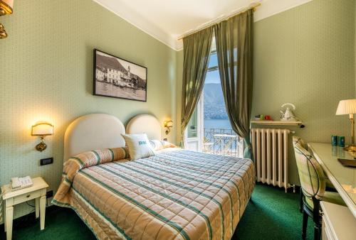 切尔诺比奥米罗拉歌酒店的酒店客房设有床和窗户。