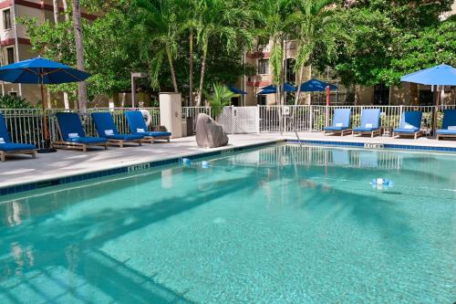 Sonesta ES Suites Fort Lauderdale Plantation内部或周边的泳池