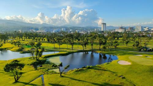 Dreamy 2BR condo, with a golf course view