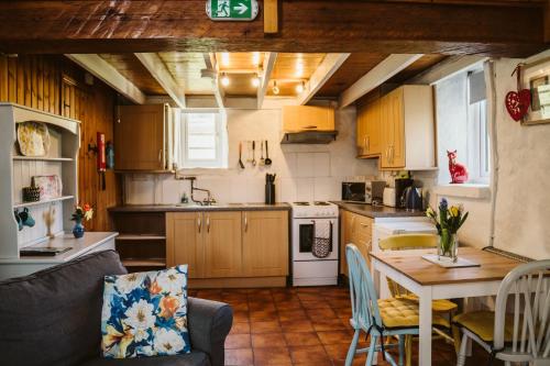 Innish Beg Cottages的厨房或小厨房