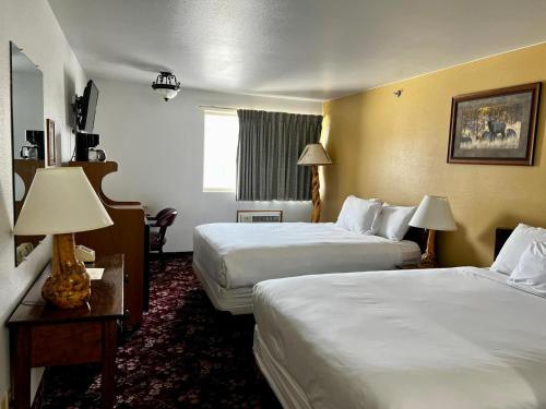 水牛比尔鹿角酒店客房内的一张或多张床位