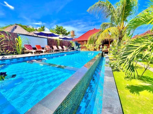 蓝梦岛Lembongan Tropical Guesthouse的别墅游泳池的形象