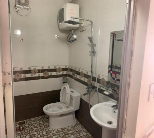 Nhà nghỉ Hoàng Anh的一间浴室