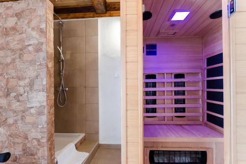 崔巴尔House Bozica with sauna and pool的相册照片