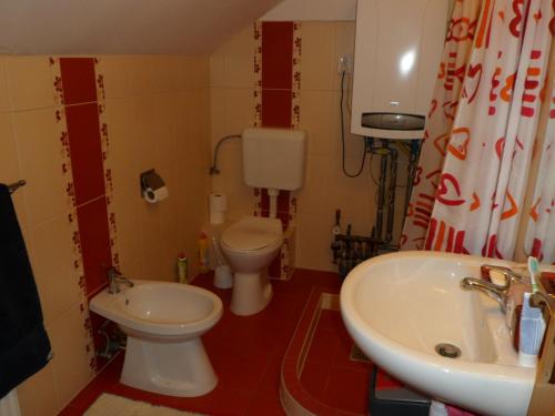 Gömbszivar Vendégház - 3 csillagos minősítéssel的一间浴室