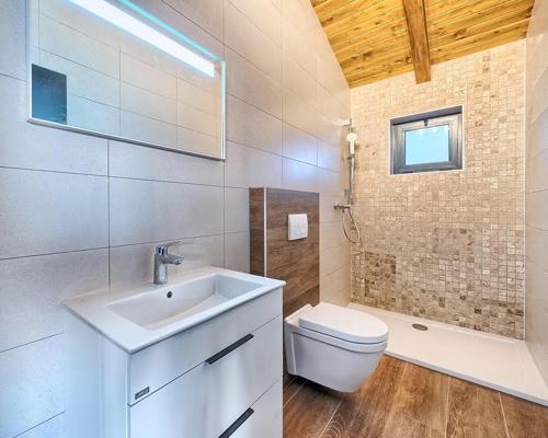Golden Haven Luxe Bungalow Resort的一间浴室
