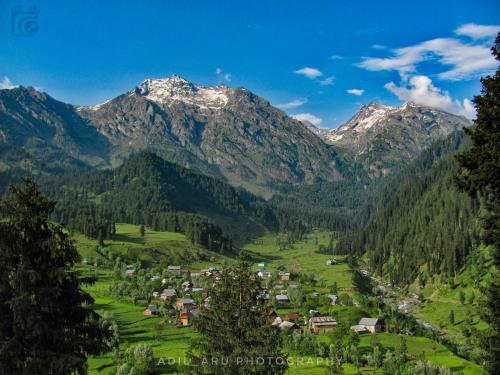 帕哈尔加姆Kashmir Outlook Adventures的山 ⁇ 的村庄