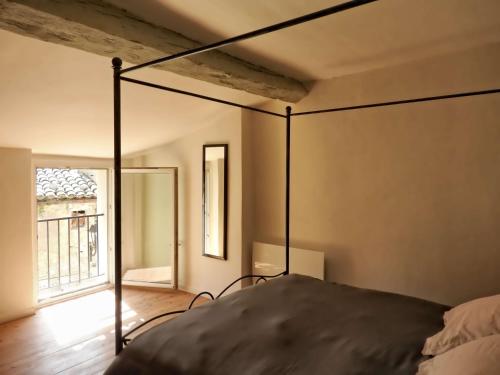 Luberon maison au cœur d'un village provençal客房内的一张或多张床位