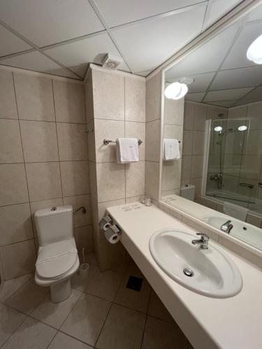 Aparthotel Plat的一间浴室