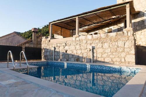 Private pool villa - Meditteranean peace内部或周边的泳池