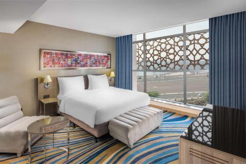 吉达滨海路丽笙酒店客房内的一张或多张床位