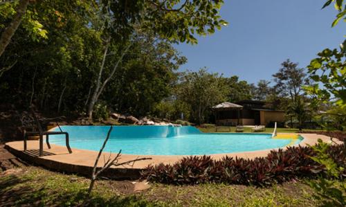 Colinas del Miravalles Hotel & Hot Springs内部或周边的泳池