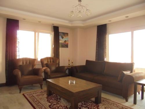 Xperia Alanya Park Residence with large balcony and seaview & free airport shuttle service的休息区