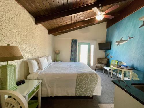 Magic Beach Motel - Vilano Beach, Saint Augustine客房内的一张或多张床位