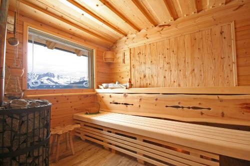 比绍夫斯霍芬Almliesl BHOF-676的小木屋内带长凳的桑拿浴室