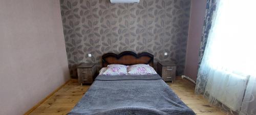 格鲁吉亚兹明达旅馆客房内的一张或多张床位